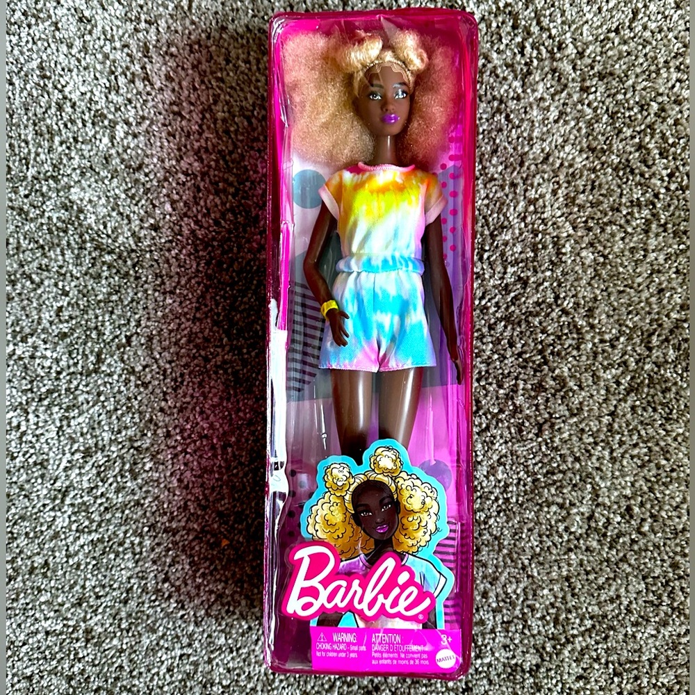 NWT Gorgeous Platinum Barbie 👩🏼‍🦱